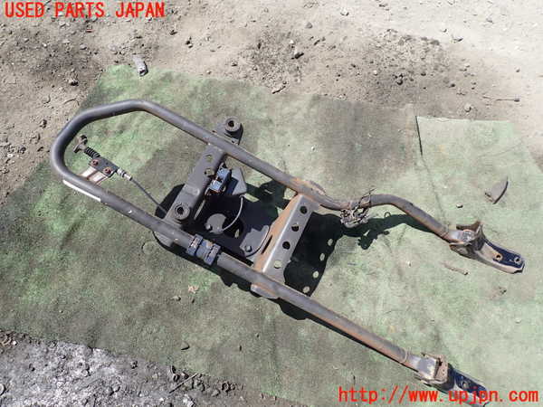 1UPJ-9231531700]ハイラックスサーフ N130系 4ドア(VZN130G)スペアタイヤキャリア 中古_2