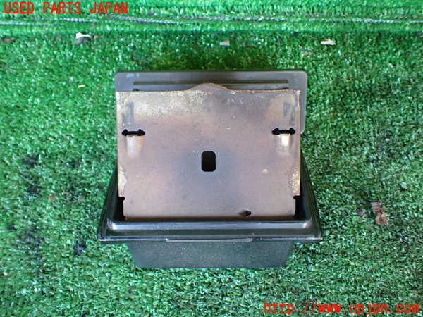 1UPJ-9231537821]ハイラックスサーフ N130系 4ドア(VZN130G)灰皿1 中古_3
