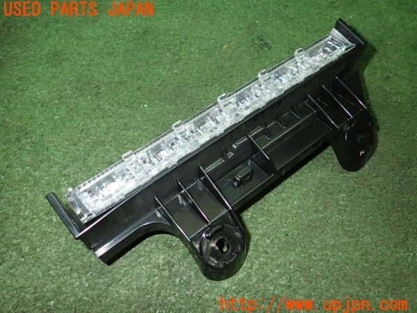 3UPJ=9231550590]ヴォクシー(ZRR80W)純正 ハイマウントストップランプ 中古_2