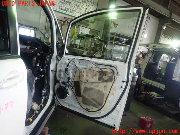 1UPJ-9231551230]ヴォクシー(ノア)(ZRR80W)右前ドア 中古 NSG M3O8_4