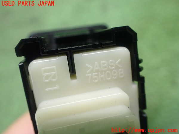 1UPJ-9231556307]ヴォクシー(ノア)(ZRR80W)スイッチ2(スライドドア　パワードア) 中古_4