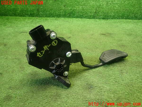 5UPJ-9231556381]ヴォクシー(ノア)(ZRR80W)センサー1(アクセルペダル) 中古_2