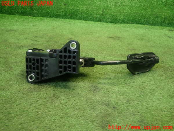 5UPJ-9231556381]ヴォクシー(ノア)(ZRR80W)センサー1(アクセルペダル) 中古_3