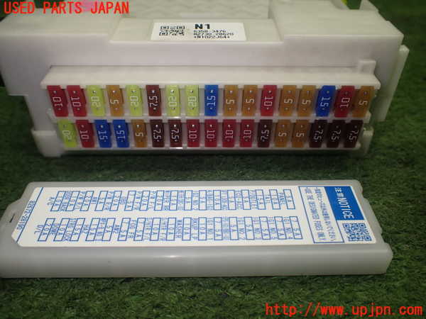 1UPJ-9231556741]ヴォクシー(ノア)(ZRR80W)ヒューズボックス1(室内) 中古_3