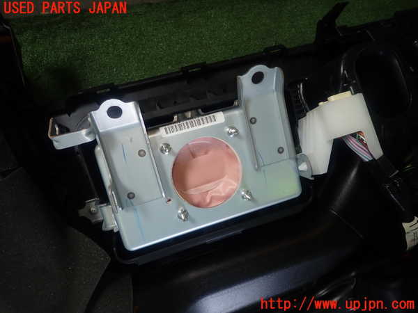 1UPJ-9231557505]ヴォクシー(ノア)(ZRR80W)ダッシュボード 中古_5