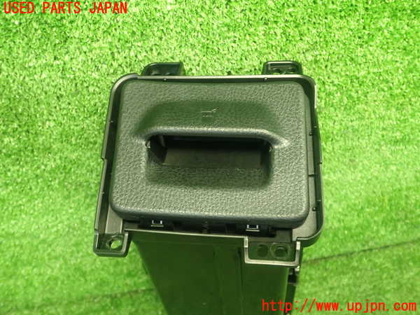 1UPJ-9231557810]ヴォクシー(ノア)(ZRR80W)ドリンクホルダー 中古_3