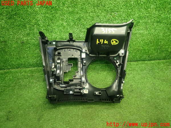 1UPJ-9231557692]ヴォクシー(ノア)(ZRR80W)内装トリム類2 中古_2