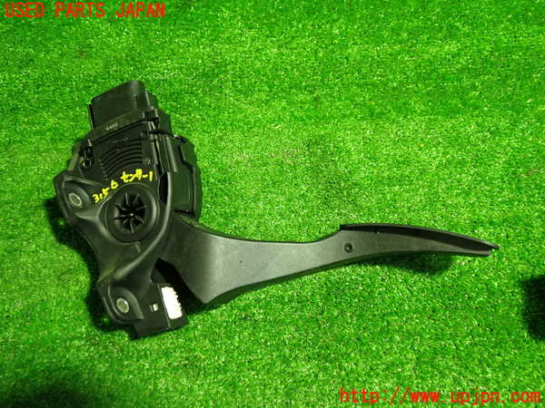 1UPJ-9231566381]ボルボ・XC60(DB4204TXC)センサー1 アクセルペダル 中古_3