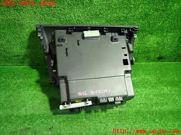 1UPJ-9231567516]ボルボ・XC60(DB4204TXC)グローブボックス1 中古_3