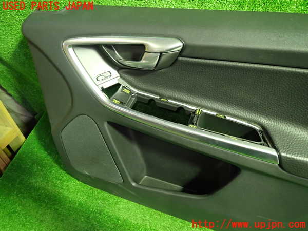 1UPJ-9231561234]ボルボ・XC60(DB4204TXC)右前ドア内張り 中古_2