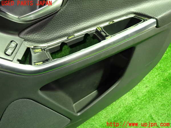 1UPJ-9231561234]ボルボ・XC60(DB4204TXC)右前ドア内張り 中古_3