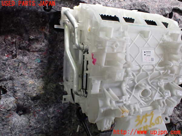 5UPJ-9231576081]ノア(ヴォクシー)(MZRA90W)エバポレーター1 中古_2