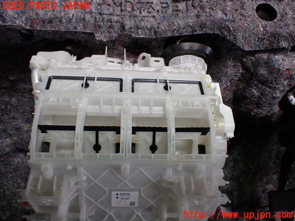 5UPJ-9231576081]ノア(ヴォクシー)(MZRA90W)エバポレーター1 中古_4