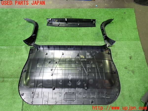1UPJ-9231571578]ノア(ヴォクシー)(MZRA90W)バックドア内張り 中古_4
