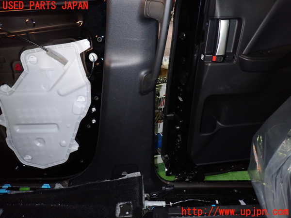 1UPJ-9231577665]ノア(ヴォクシー)(MZRA90W)右センターピラートリム 中古_3
