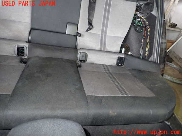 1UPJ-9231587385]BMW X1 E84(VL25)リアシート 中古_4