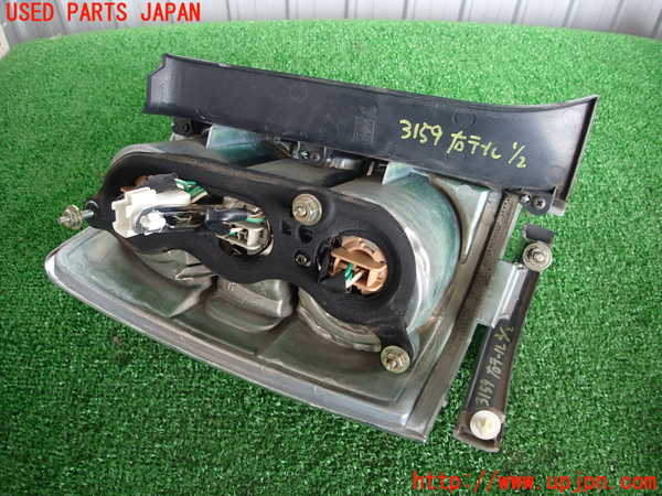 2UPJ-9231591530]クラウン エステート(JZS171W)右テールランプ 中古_2