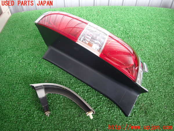 2UPJ-9231591530]クラウン エステート(JZS171W)右テールランプ 中古_3