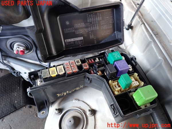 2UPJ-9231596743]クラウン エステート(JZS171W)ヒューズボックス3 中古_2