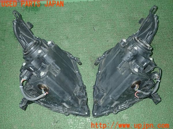 3UPJ=9231600561]キャデラック SRX クロスオーバー(T166C-型式不明)EAGLE EYES イーグルアイズ GM604-B1WPA ヘッドライト 左右 中古_2