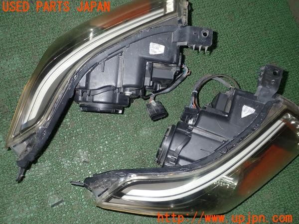 3UPJ=9231600561]キャデラック SRX クロスオーバー(T166C-型式不明)EAGLE EYES イーグルアイズ GM604-B1WPA ヘッドライト 左右 中古_3