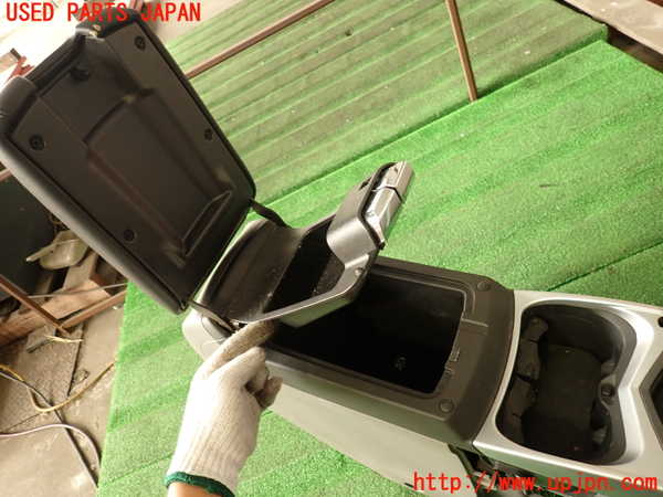 2UPJ-9231607540]キャデラック・SRX クロスオーバー(T166C-)センターコンソール 中古_2