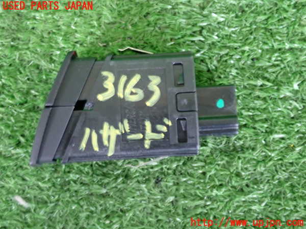 2UPJ-9231636290]BMW 320d(3D20)ハザードスイッチ 中古 (F30)_2