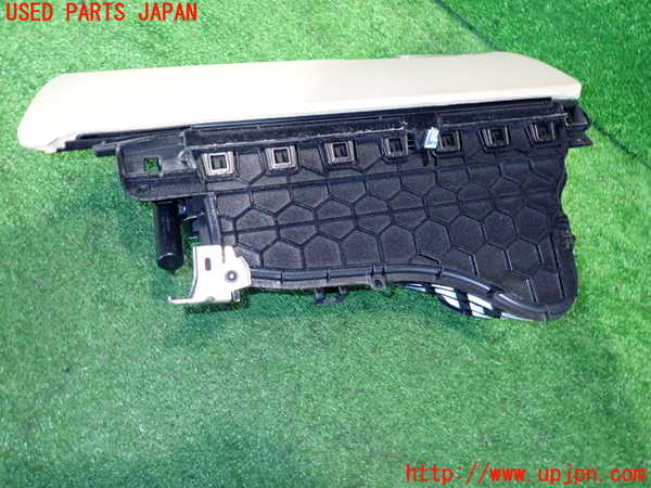 2UPJ-9231637516]BMW 320d(3D20)グローブボックス1 中古 (F30)_4