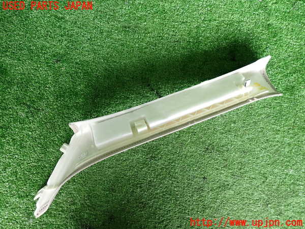 2UPJ-9231637655]BMW 320d(3D20)右フロントピラートリム 中古 (F30)_2