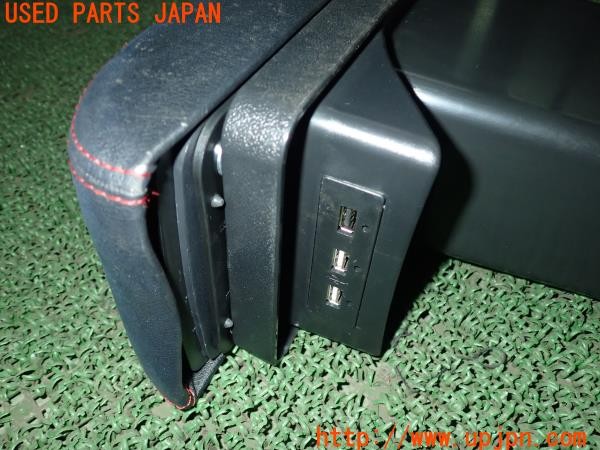 3UPJ=9231640652]プジョー 2008 GTライン(A94HN01)アームレスト センターコンソールカバー ひじ掛け 中古_4