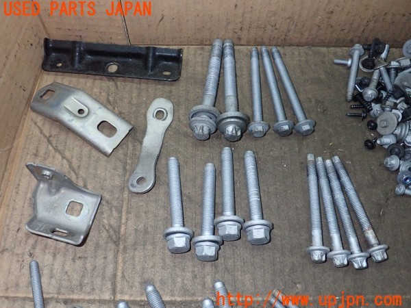 3UPJ=9231660720]ベンツ B180(246242 W246)ネジ・ナット・ステー類 セット ジャンク_2