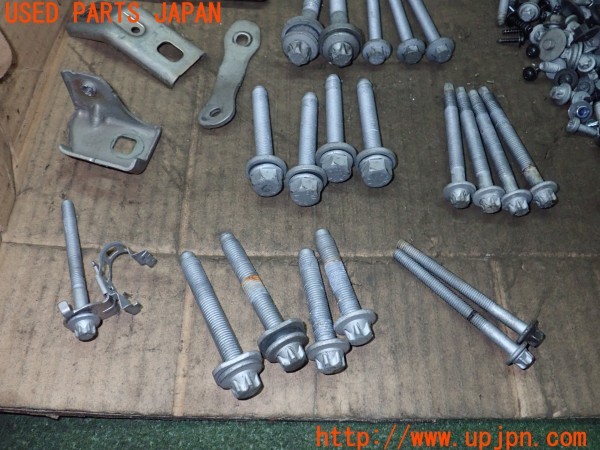 3UPJ=9231660720]ベンツ B180(246242 W246)ネジ・ナット・ステー類 セット ジャンク_3