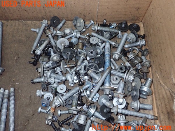 3UPJ=9231660720]ベンツ B180(246242 W246)ネジ・ナット・ステー類 セット ジャンク_4