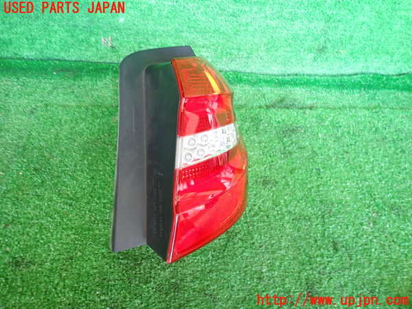 2UPJ-9231661530]ベンツ B180(246242)(246)右テールランプ 中古_2