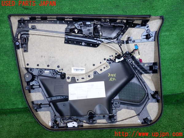 2UPJ-9231661234]ベンツ B180(246242)(246)右前ドア内張り 中古_3