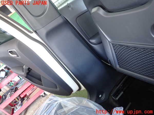 2UPJ-9231667670]ベンツ B180(246242)(246)左センターピラートリム 中古_3