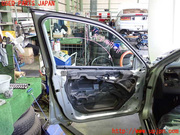 2UPJ-9231671260]BMW 320i(AV22)左前ドア ジャンク品 中古  E46_5