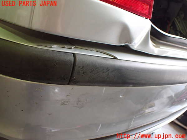 2UPJ-9231671610]BMW 320i(AV22)リアバンパー ジャンク品 中古  E46_4