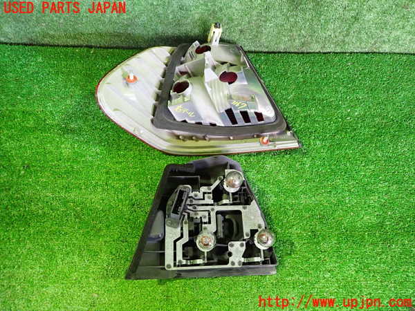 2UPJ-9231671530]BMW 320i(AV22)右テールランプ 中古  E46_2