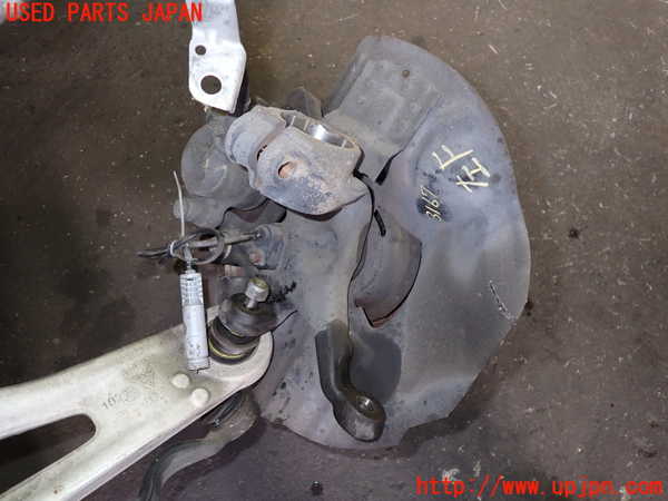 2UPJ-9231674295]BMW 320i(AV22)左フロントナックルハブ 中古  E46_2