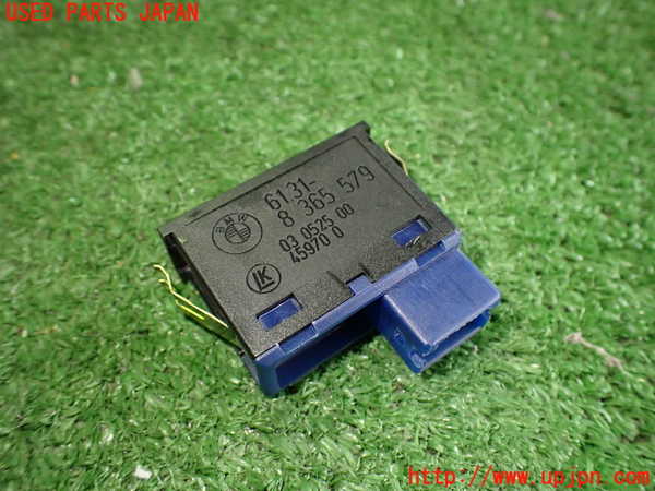 2UPJ-9231676306]BMW 320i(AV22)スイッチ1 (トランクオープナー) 中古  E46_3