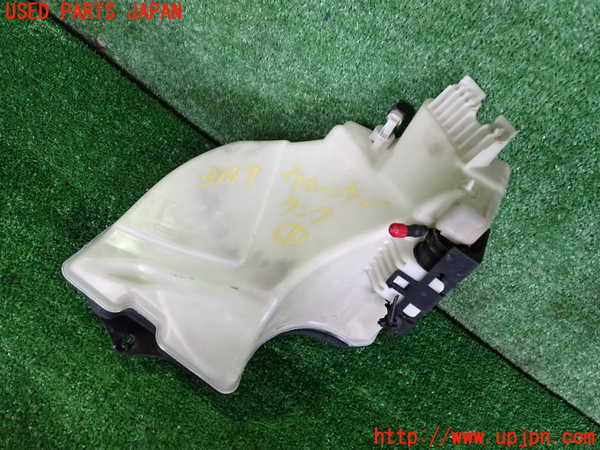 2UPJ-9231676791]BMW 320i(AV22)ウォッシャータンク1 中古  E46_3