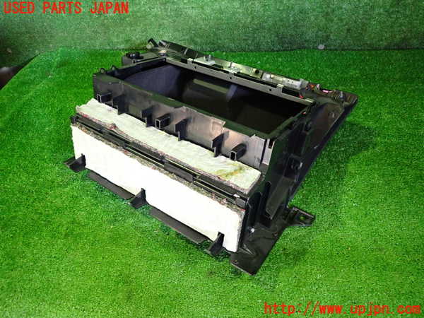 2UPJ-9231677516]BMW 320i(AV22)グローブボックス1 ジャンク品 中古  E46_3