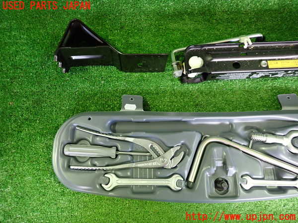 2UPJ-9231677805]BMW 320i(AV22)車載工具 中古  E46_2