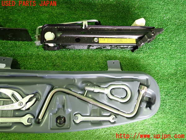 2UPJ-9231677805]BMW 320i(AV22)車載工具 中古  E46_3