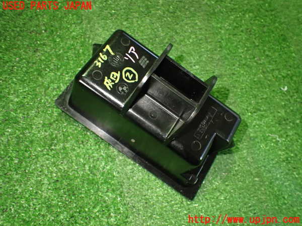 2UPJ-9231677822]BMW 320i(AV22)灰皿2 中古  E46_2