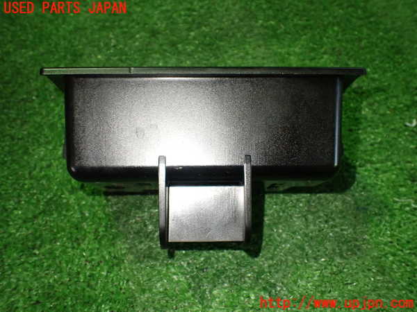 2UPJ-9231677822]BMW 320i(AV22)灰皿2 中古  E46_3