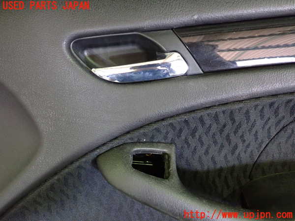 2UPJ-9231671234]BMW 320i(AV22)右前ドア内張り ジャンク品 中古  E46_2