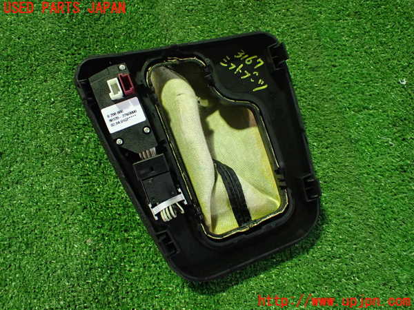2UPJ-9231677575]BMW 320i(AV22)シフトブーツ 中古  E46_2