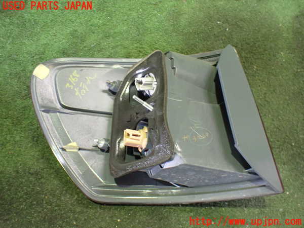 2UPJ-9231681530]イプサム(ACM21W)右テールランプ 中古_3